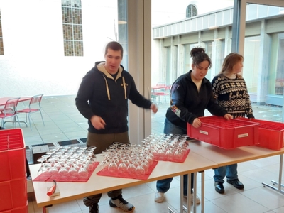 Apero-Vorbereitungen.jpeg Apero-Vorbereitungen.jpeg